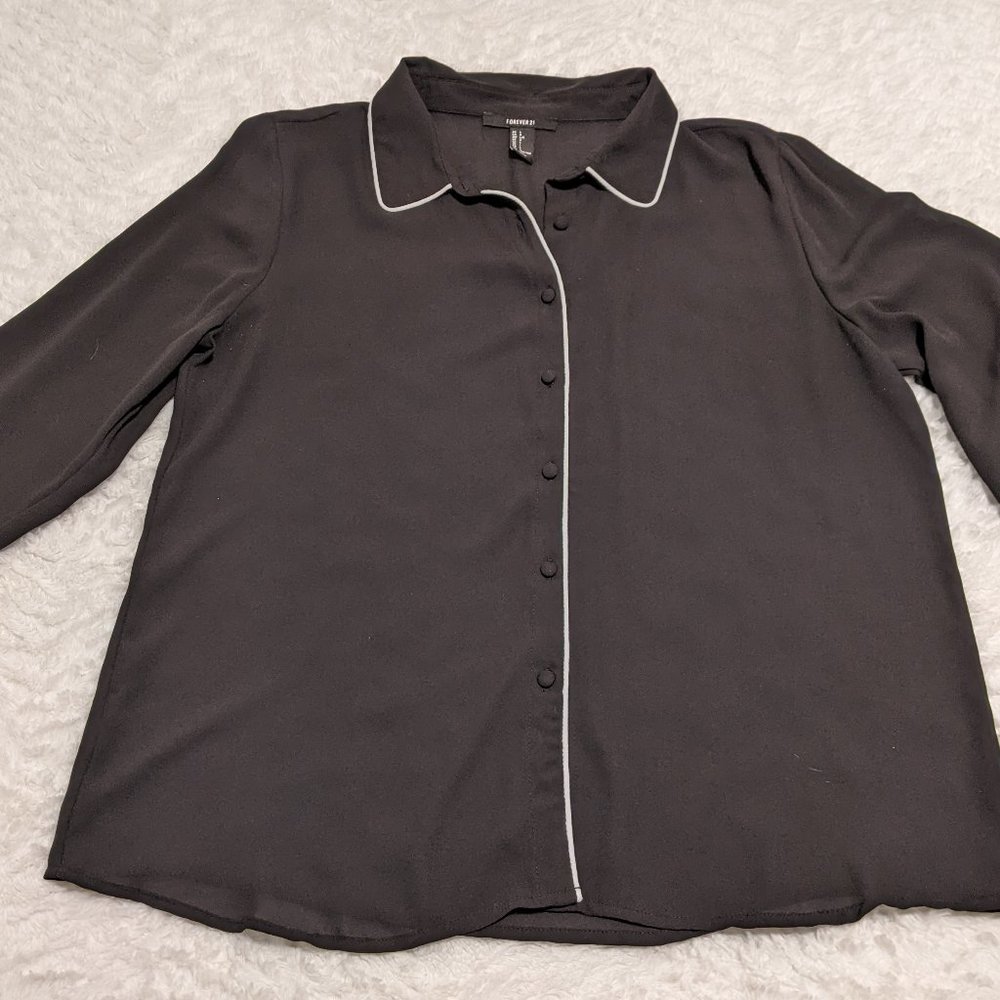❤️ Forever 21 L Black Buttondown Collared Blouse with White Piping